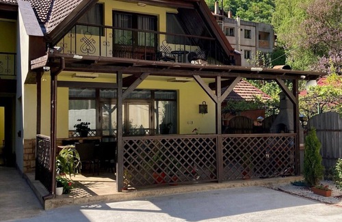 Baile Herculane House | Casa Adriana is waiting for you in a dream location