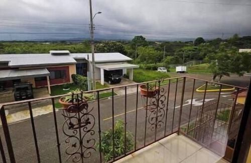 San Joaquin de Flores House | Casa Aguacate