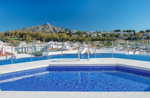 Nueva Andalucia Apartment | Casa Albatross I by Roomservices