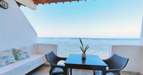 Bolinao Hotel | Casa Almarenzo Bed & Breakfast