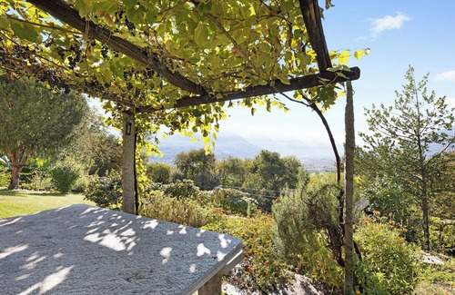 Crevoladossola House | Casa Alpinone: detached rustic house in the countryside with private garden and orchard