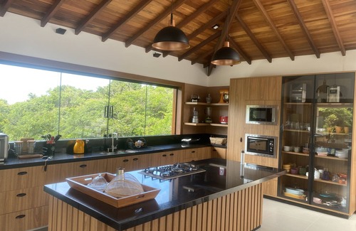 Brava House | Casa Alto Padrão a 100 Metros da Praia Brava