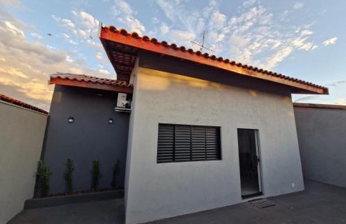 Barretos House | Casa Alves Aluguel de Temporada Próx Hospital do Amor em Barretos SP Com Suíte e Ar condicionado