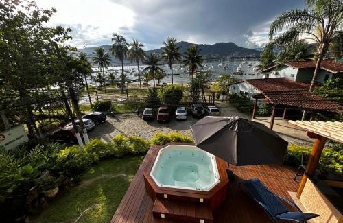 Praia do Jardim Bed & Breakfast | Casa Amarela