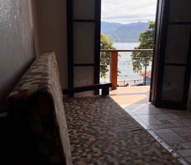 Nova Nazare House | Casa amarela