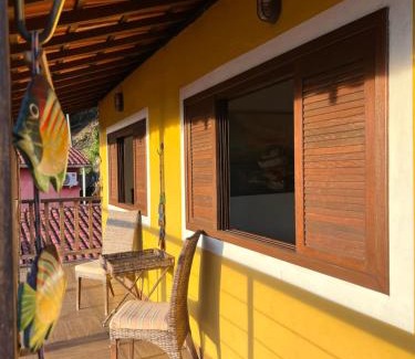 Nova Nazare House | Casa amarela