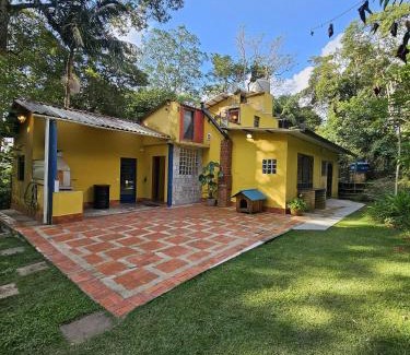 Sao Roque House | Casa Amarela, Refúgio na natureza Rota do vinho