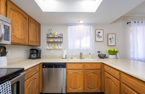 Paradise Valley Village Condo | CASA AMARILLO - Anasazi Village - Updated Top Floor Unit