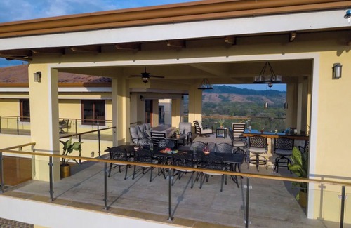 Playa Hermosa Villa | Casa Amarillo Jaco Costa Rica