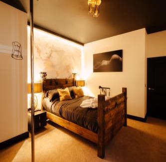 Southampton Apartment | Casa Amor - Adult Only Jacuzzi Suite