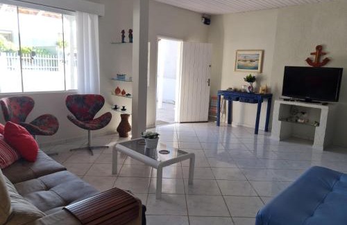 Enseada House | Casa ampla com 3 quartos com ar condicionado a 50mts da praia