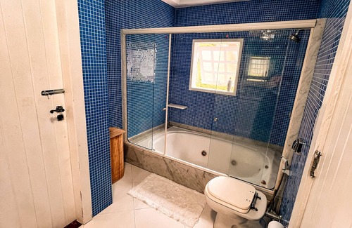 Vila Velha House | Casa Ampla com Praia Privativa, Área Verde, Deck, Churrasqueira e Forno de Pizza