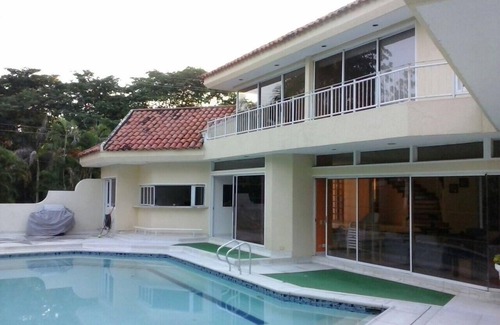 Girardot House | Casa amplia, independiente, fresca, acogedora. Condominio El Peñon Giraradot