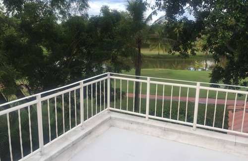 Girardot House | Casa amplia, independiente, fresca, acogedora. Condominio El Peñon Giraradot