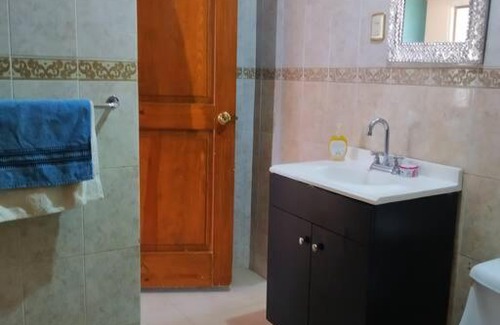 Santa Cruz Xoxocotlan House | Casa Amplia y zona tranquila