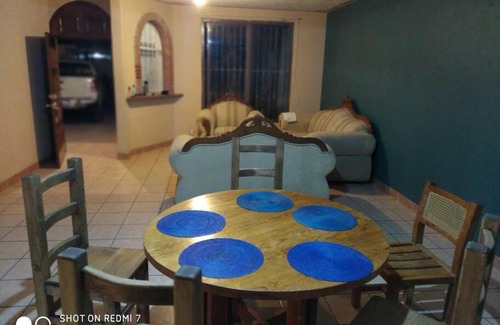 Santa Cruz Xoxocotlan House | Casa Amplia y zona tranquila