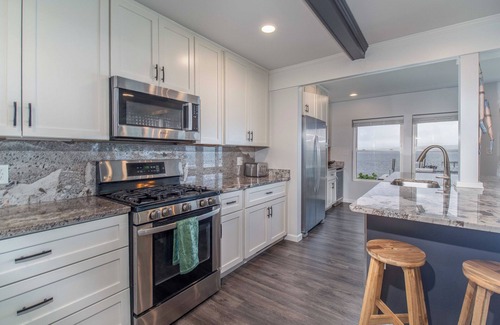 Mayville House | Casa Andante - Lakefront Escape