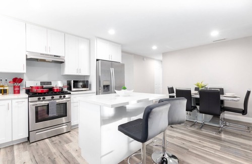 Mira Mesa House | Casa Andasol, 3BD Home with Mini Golf, Fire Pit, Arcade Games, By Zoo, Sea World