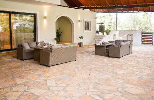 Sinarades House | Casa Ankilena - Corfu Garden Bliss