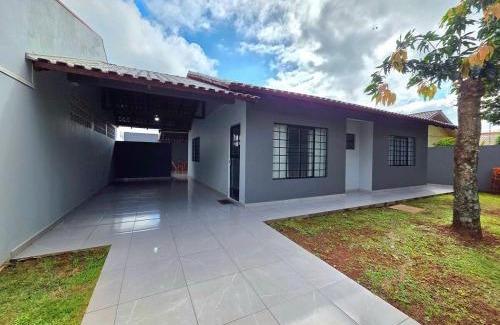 Vila Yolanda House | Casa ao lado da Av Das Cataratas com quintal