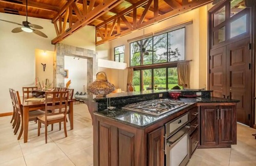 La Fortuna Villa | Casa Aqua Vida, Natural Spring Pool and Majestic Volcano Views!