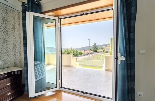 Barcelos Ski Chalet | Casa Ar-Belo by House and People