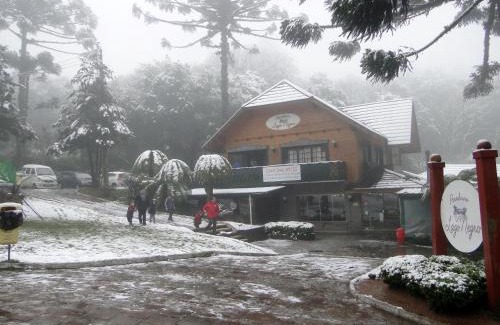 Tres Pinheiros House | Casa Ari Candiago Gramado