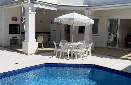 Balneario Praia do Pernambuco House | Casa Arvoredo - Live a unique experience! Swimming pool, barbecue and 4 suites