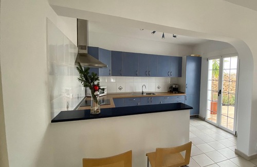 Triquivijate House | Casa Aura, feel-good oasis, 102 sqm vacation home with palm trees, terraces and garden
