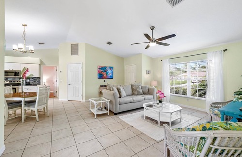 North Port House | Casa Azul! 11min - warm mineral springs, 25min - beaches! HEATED Pool & floats!