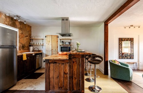 Newtown House | Casa Azul 2Bed/1Bath