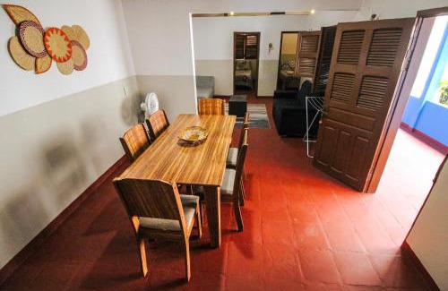 Canoa Quebrada House | Casa Azul - Aconchego na Broadway a Poucos Metros da Praia