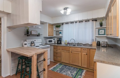 Panguitch House | Casa Azul - Centrally located in Panguitch town with easy access