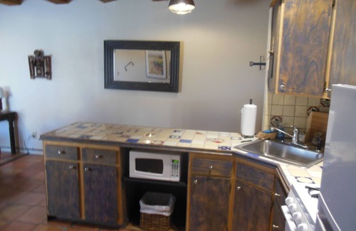 Taos Cottage | Casa Azul/Charming Downtown Casita