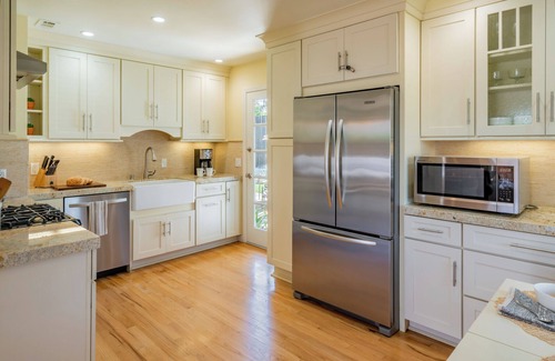 East Mesa House | Casa Azul - Coastal Charm in Shoreline Mesa Neighborhood