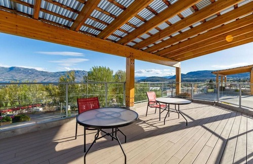 Central Okanagan Apartment | Casa Azul! Copper Sky Unit 306