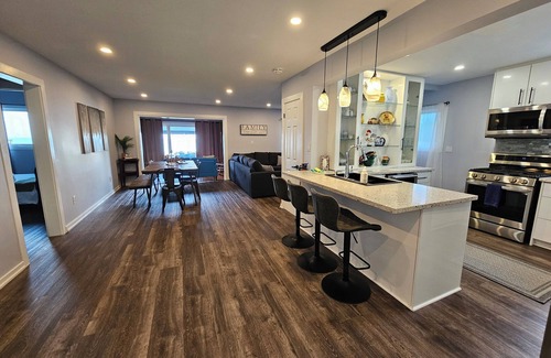 Leamington Cottage | Casa Azul - Cozy Lakefront Cottage near Point Pelee