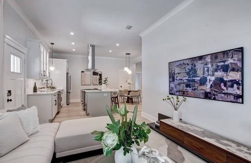 American Beach House | Casa Azul - Hosted By Moore AI Rentals