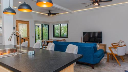 La Cruz de Huanacaxtle House | Casa Azul