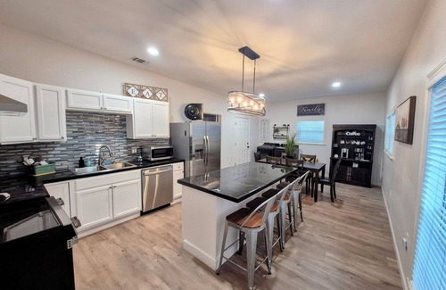 Junction House | Casa Azul - Sleeps 10