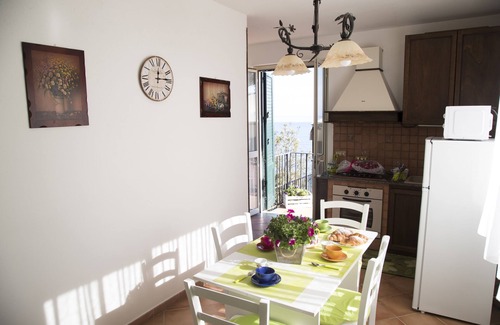Capo Zafferano Apartment | Casa Azzurra allows you to admire the beauty of nature