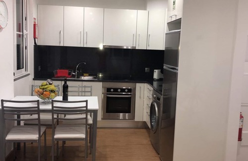 Canical Apartment | Casa Baleia Branca (White Whale House)