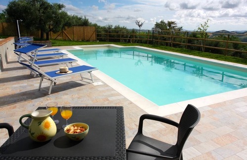 Penna San Giovanni Villa | Casa Barbina - Private villa with pool