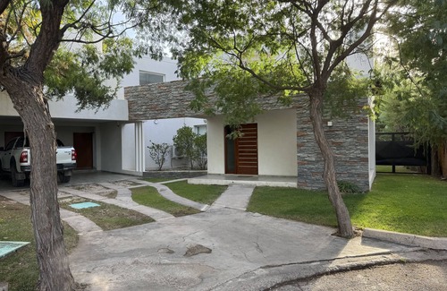 Las Heras Department Condo | Casa Barrio Cerrado en Mendoza , Casa Ideal Para Familia o Amigos