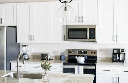Forest Apartment | Casa Bela Modern Condo in Upscale Location