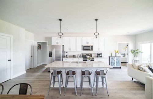Forest Apartment | Casa Bela Modern Condo in Upscale Location