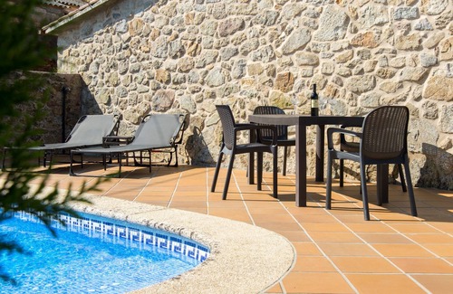 Cuntis House | Casa Belai in a rural setting with swimming pool, barbecue area and fireplace lounge.