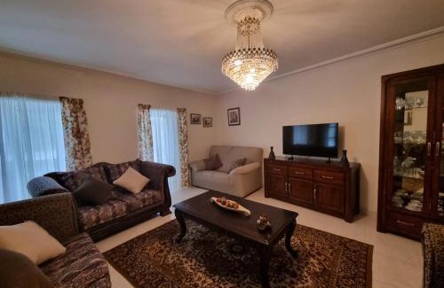 Neda House | Casa Belelle
