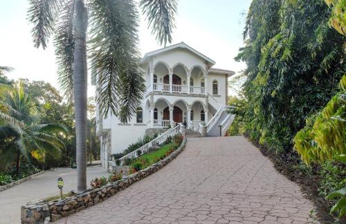 Antoneys Cay House | Casa Bella Grand Estate with Ocean Views Pool and Waterfall