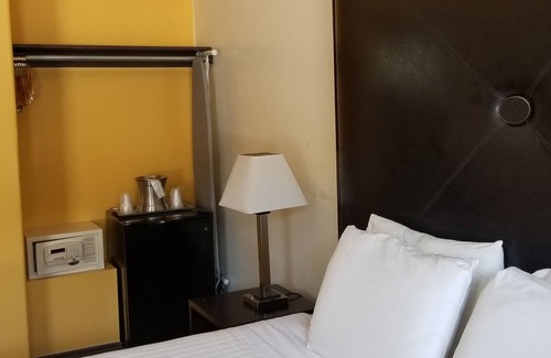 Pico-Union House | Casa Bella Inn - In Los Angeles (Downtown Los Angeles)